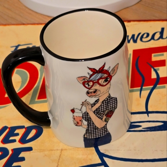 Signature large cup mug 17.5 oz pin up girl cow new - Picture 1 of 4